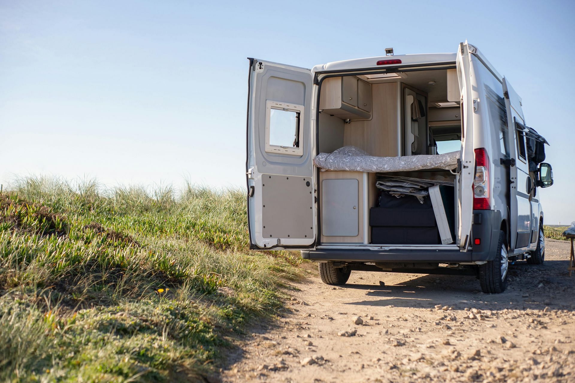 Alvarez grew up in a trailer home with her mother and stepfather (Image via Pexels)
